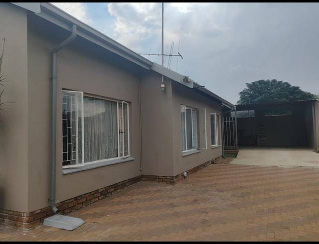 3 BEDROOM HOUSE FOR SALE IN BOOYSENS